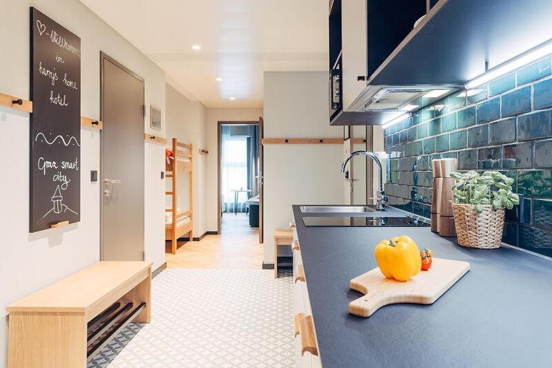 Harry'S Home Graz-Smart City Hotel & Apartments Экстерьер фото